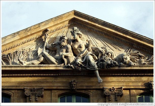 aix-en-provence-old-town-place-de-l-hotel-de-ville-l-ancienne-halle-aux-grains-sculptures-medium.jpg