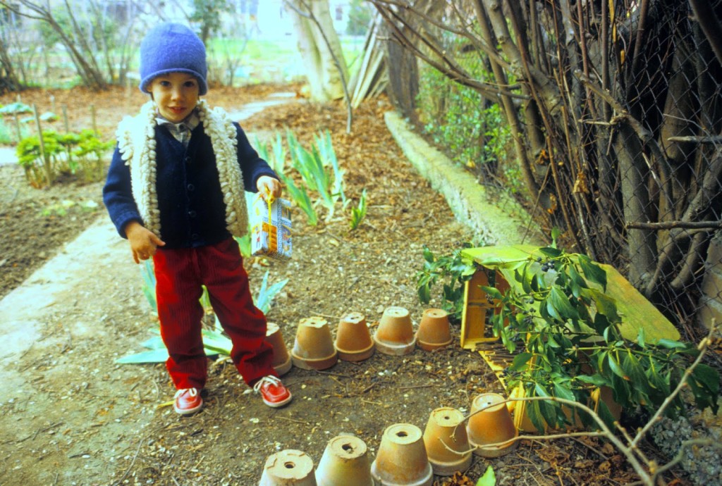 Children in Alsace make nests with leaves, sticks, and grass from their garden and hope that the Easter Bunny or the Flying Bells will fill them with Easter goodies.