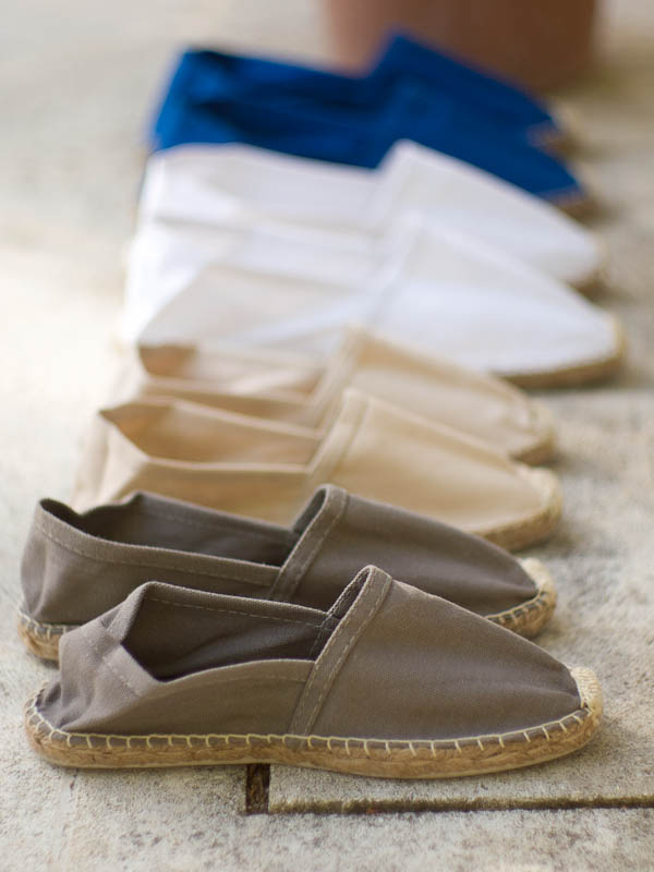 ISLE-SUR-LA-SORGUE MARKET IS MY FAVORITE BUY ESPADRILLES - Modern Trobadors